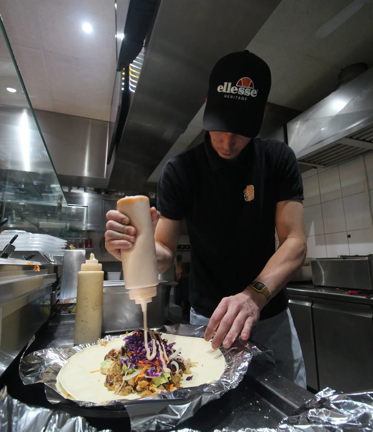 Préparation d'un kebab fait maison — Le Repaire Cernier