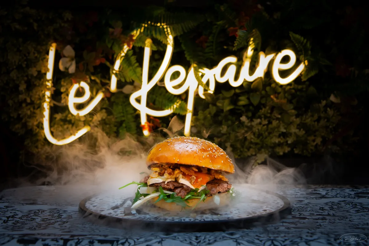 Le Berger — smashburger chèvre, roquette, miel, noix concassées — Le Repaire Marin