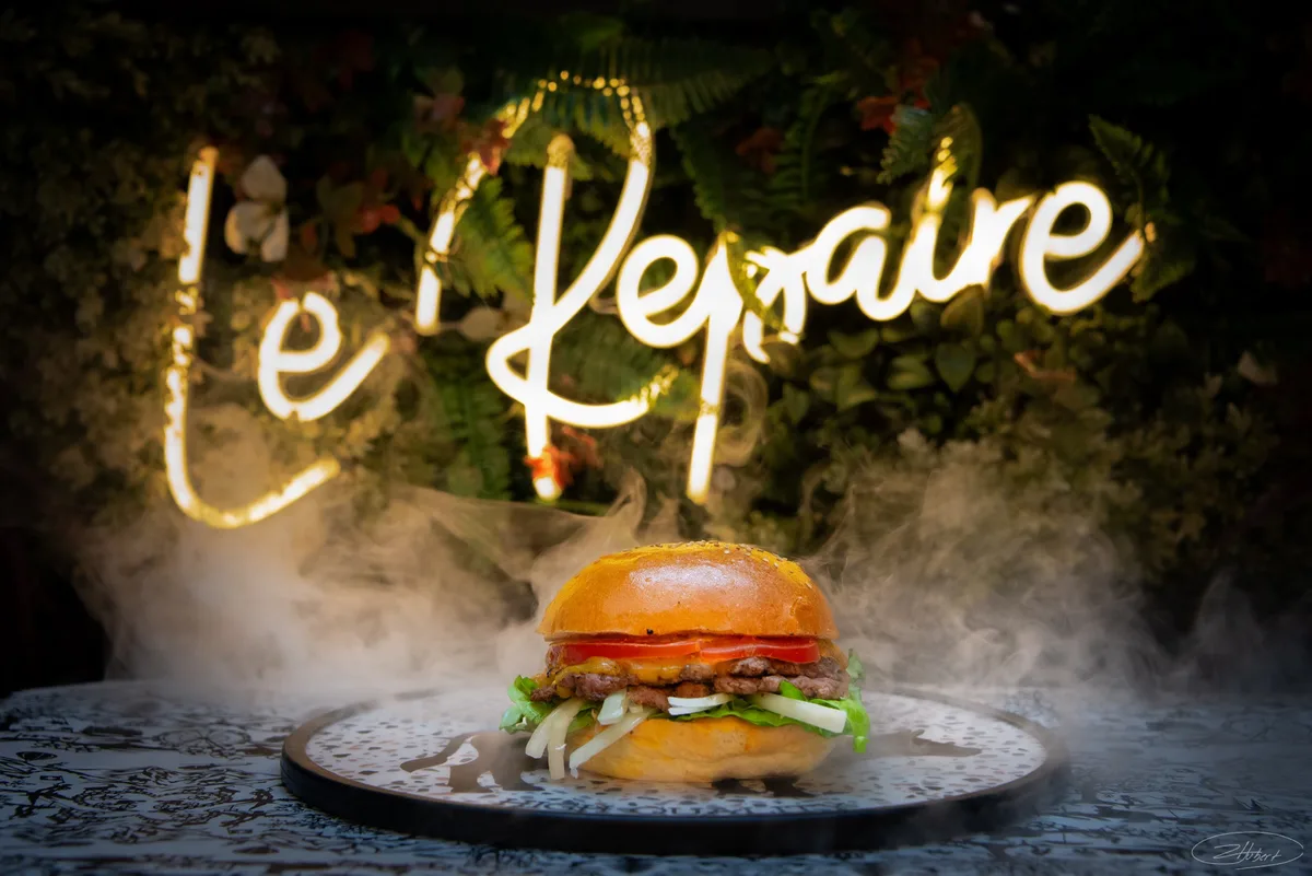 Le Repaire — smashburger bœuf, tomate, cheddar, sauces maison — Le Repaire Marin