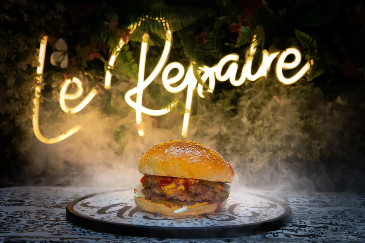 Le Triple — smashburger triple bœuf, double cheddar — Le Repaire Marin